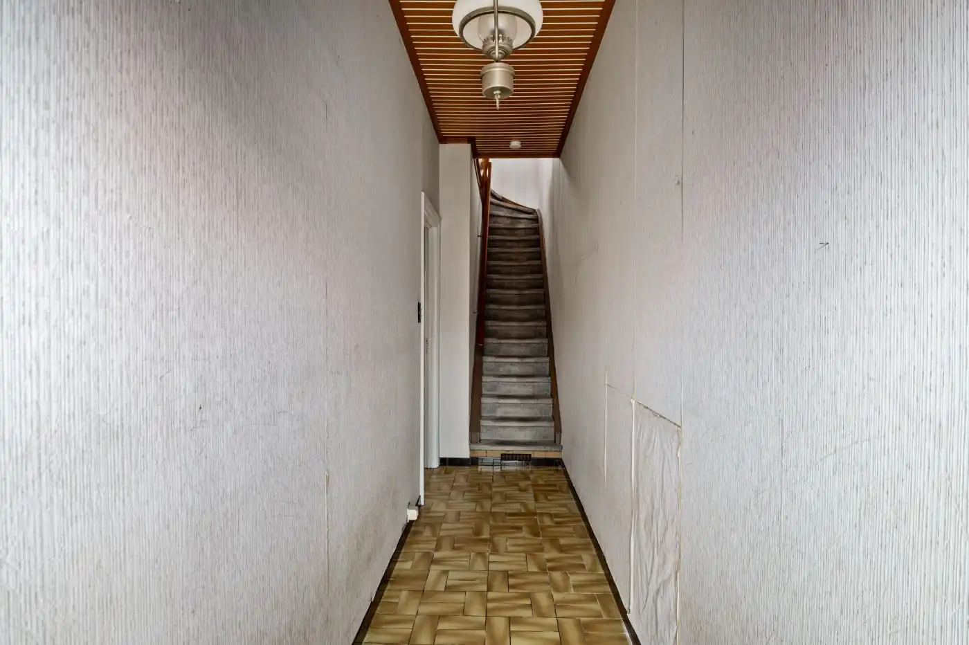 Te renoveren woning met 2 slpk. en tuin foto 19