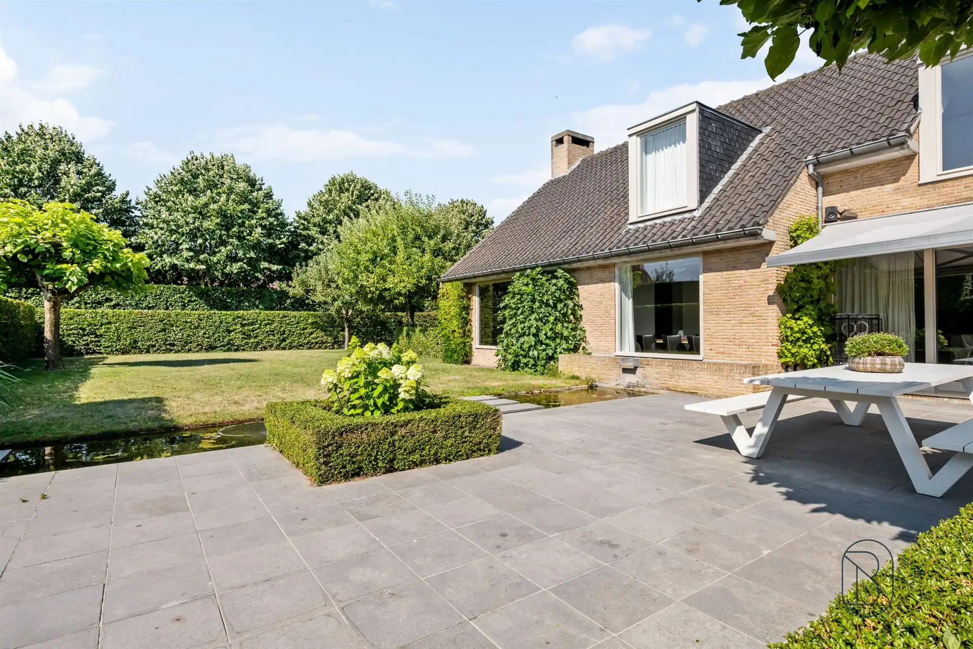 Stijlvolle villa in gegeerde villapark te Waregem. foto 7