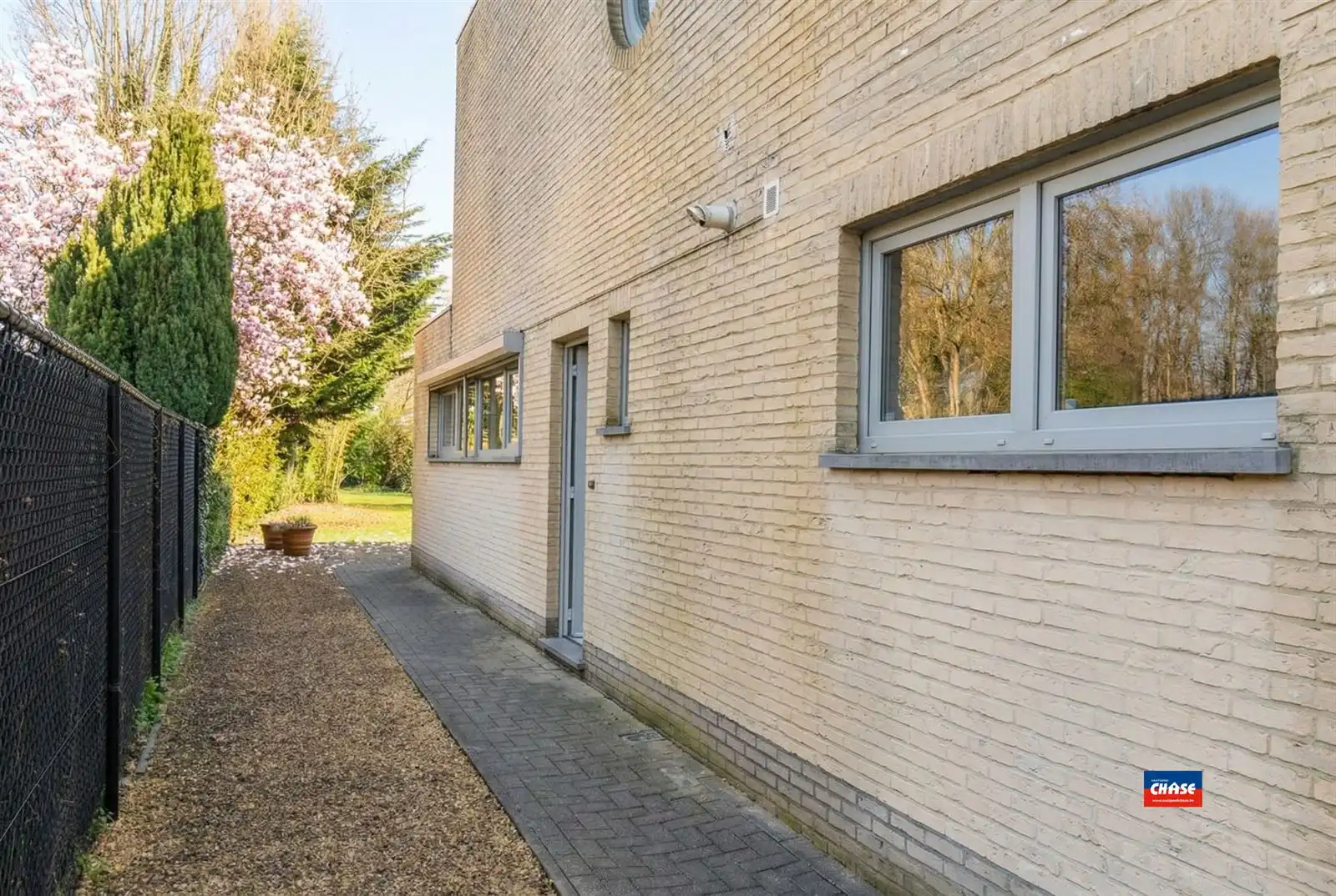 Halfopen gezinswoning met 3 slaapkamers, grote tuin én garage foto 20