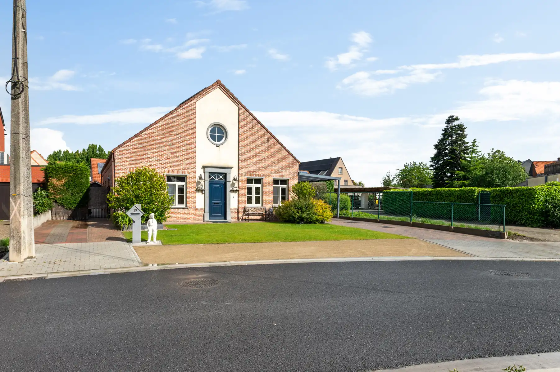 Ruime woning met 4 slpks, 2 bdks, garage en tuin foto 29