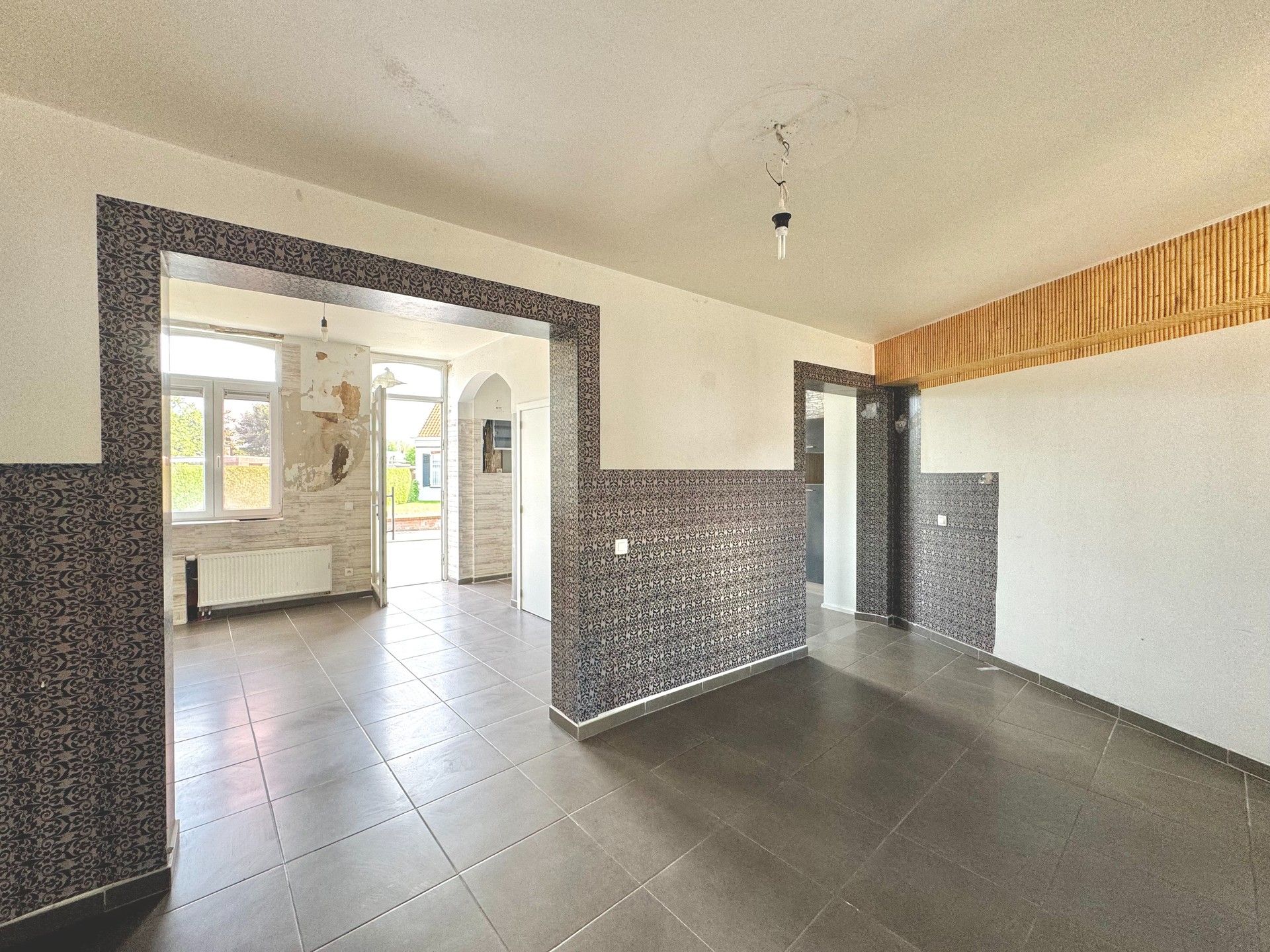 TE RENOVEREN WONING MET 2 SLPKS & GARAGE foto 6