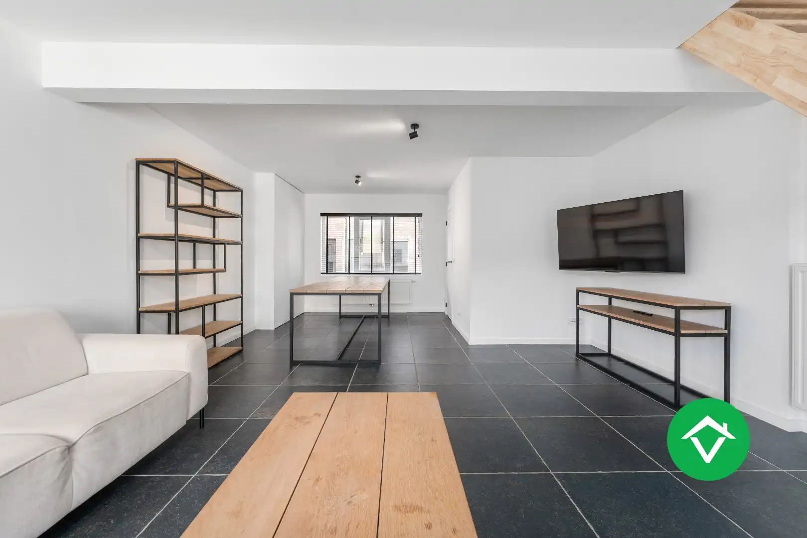 Volledig vernieuwde woning met 3 slaapkamers en bijgebouw in centrum Koekelare foto 3