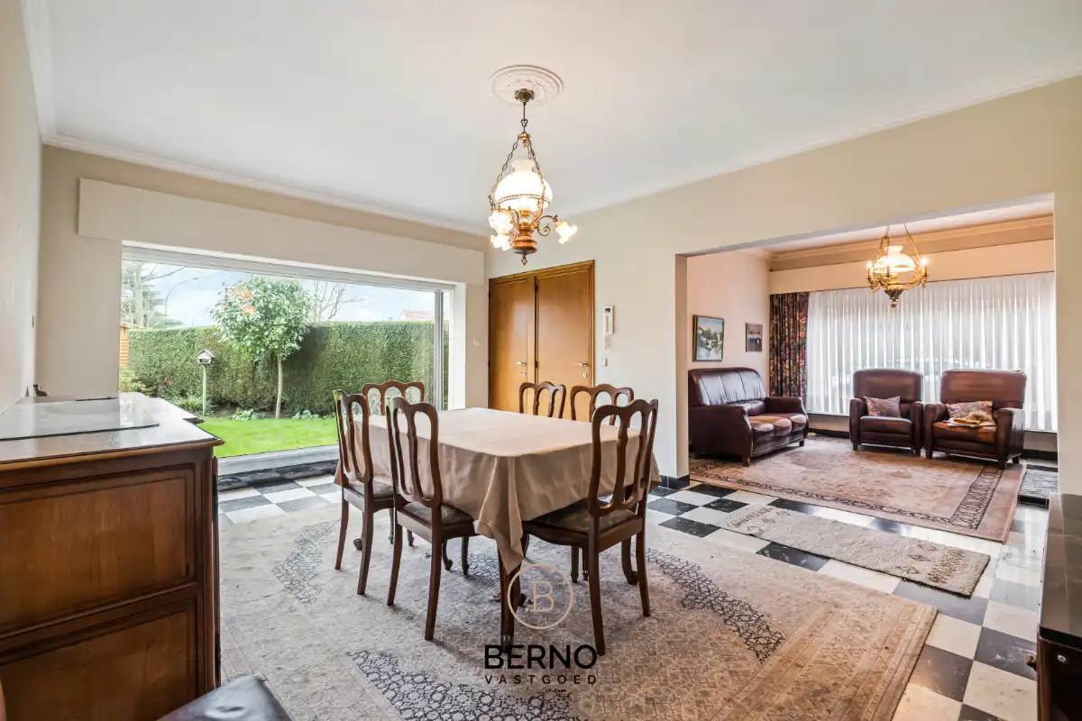 Ruime gezinswoning met 4 slaapkamers en garage. foto 6