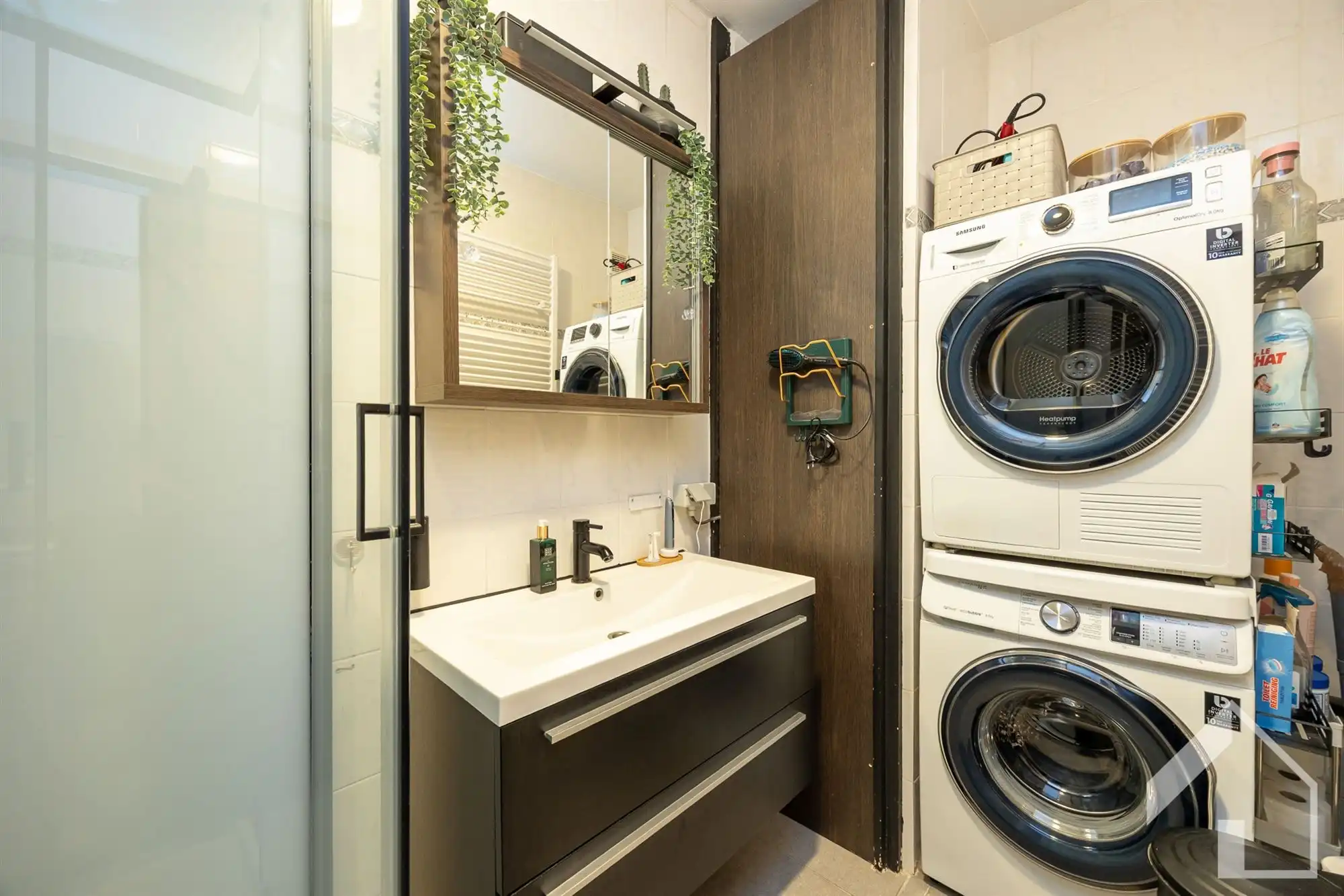 Instapklaar appartement met zwembad! foto 14