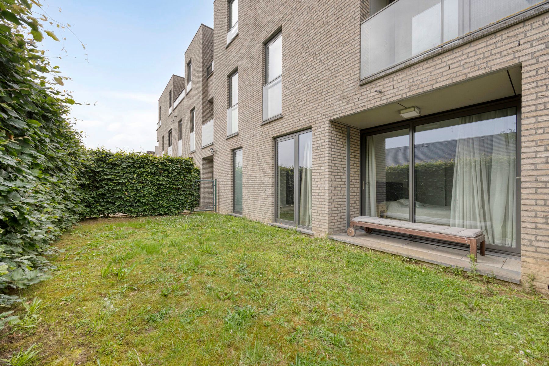 Ruim gelijkvloersappartement met tuin en garage foto 24