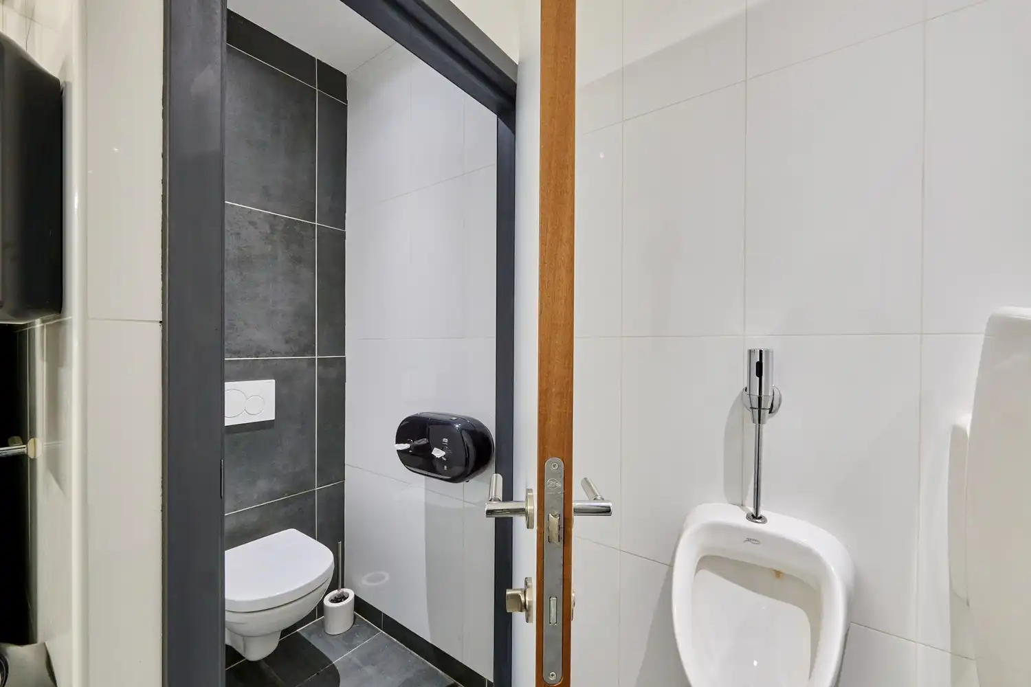 Instapklaar horecapand te koop in Diepenbeek – volledig vernieuwd, tal van mogelijkheden foto 12