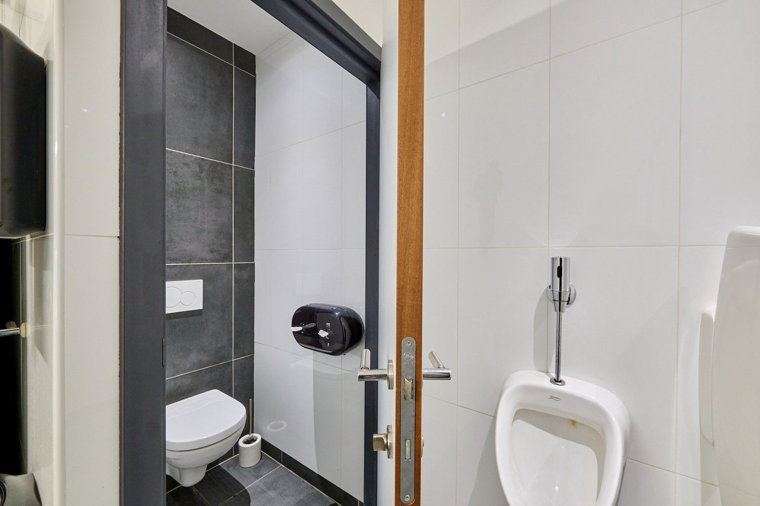 Instapklaar horecapand te koop in Diepenbeek – volledig vernieuwd, tal van mogelijkheden foto 12