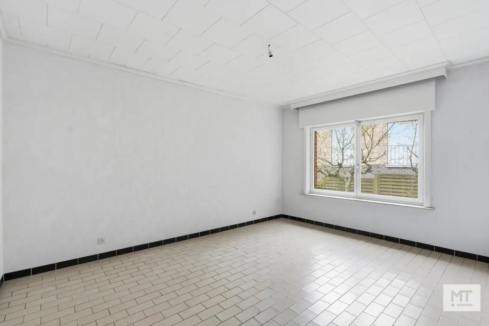 Ruime alleenstaande woning te koop op een rustige locatie te Beselare foto 11