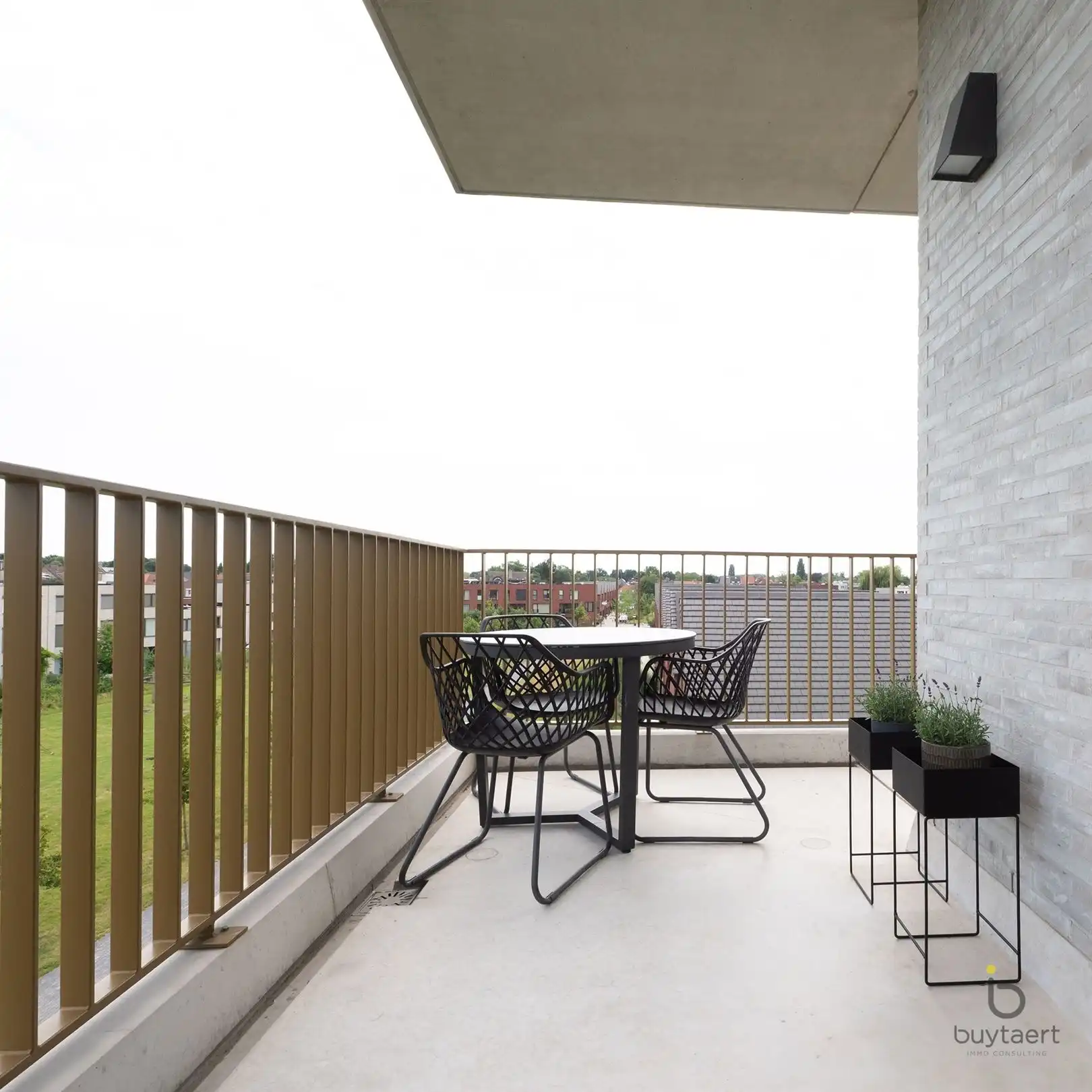 WONEN IN STIJL: een knap 2-slaapkamer appartement op de 3de verdieping met terras te Deurne-Zuid! foto 8