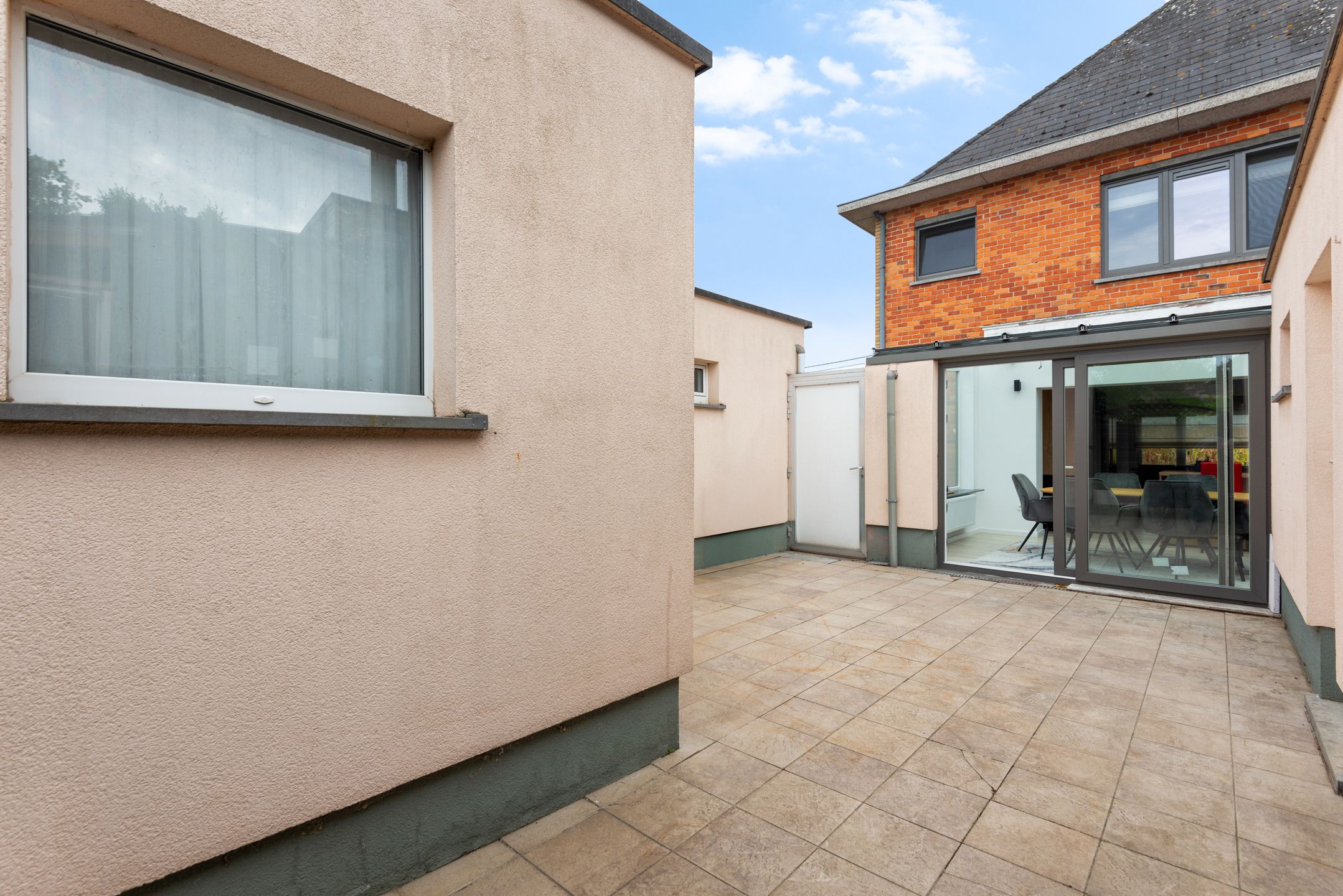Instapkl. Half-open woning met 3 slpk, polyv. zolder, gar., oprit en tuin foto 32