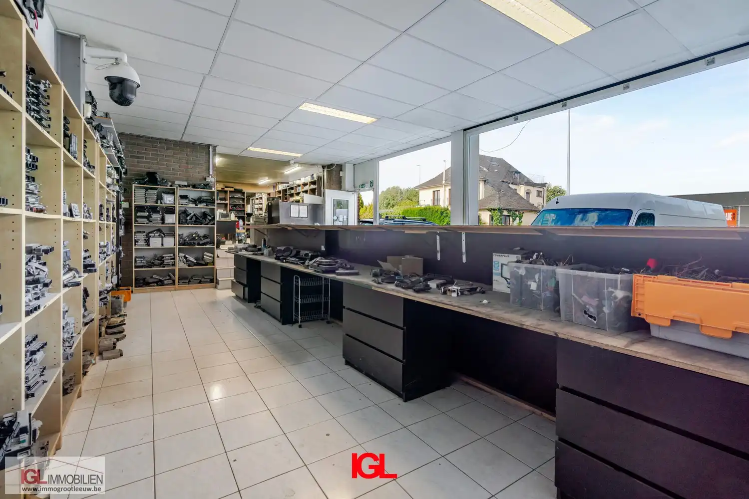 Handelspand met 2 handelsruimtes en 1 appartement te koop op AAA locatie foto 14