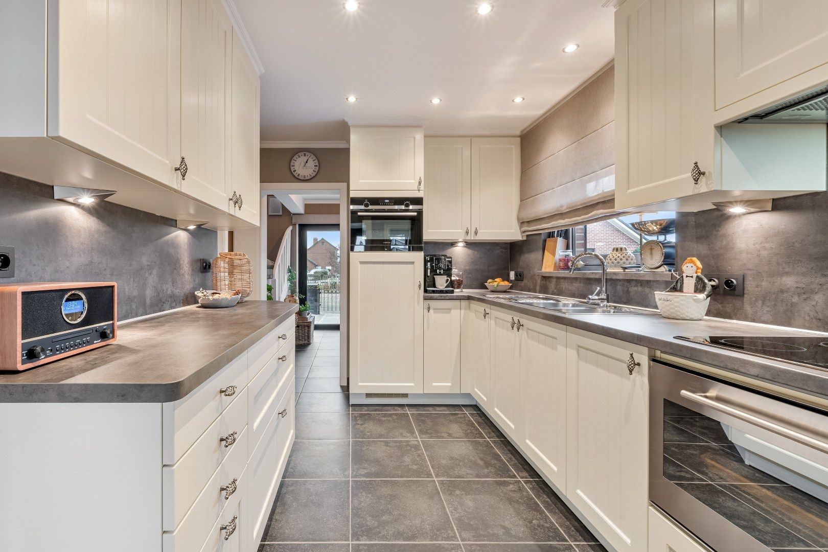 Luxueus vernieuwde 3-gevel woning op toplocatie. foto 12