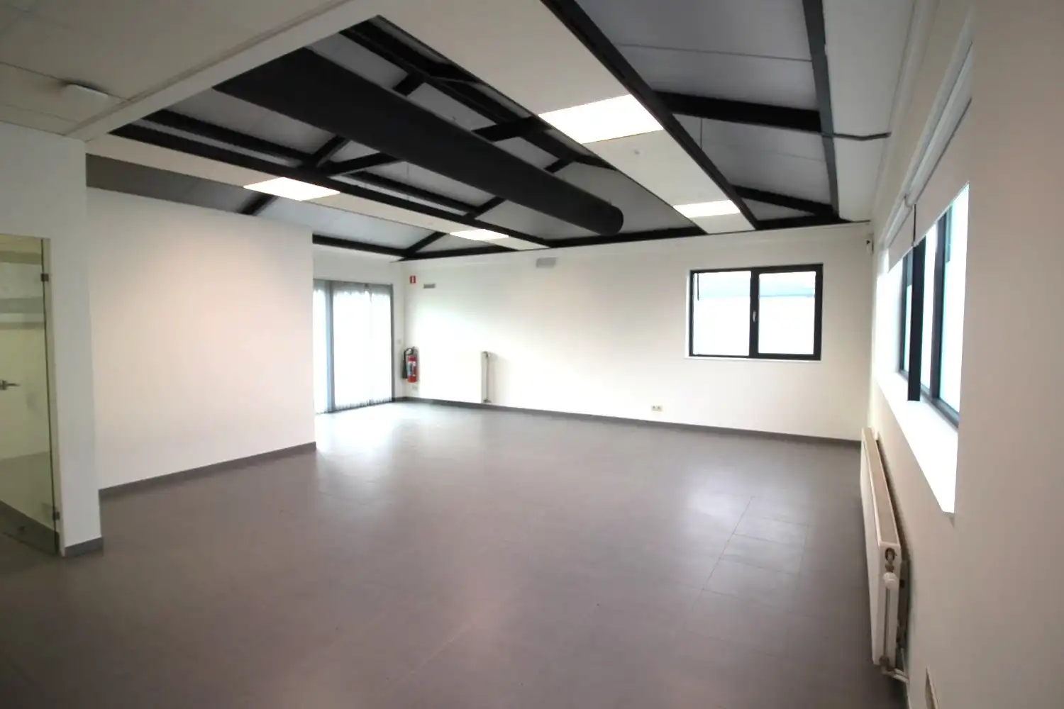 TE HUUR te huur Maldegem-Kleit | 150m² moderne en compleet uitgeruste kantoor- of praktijkruimte. foto 11