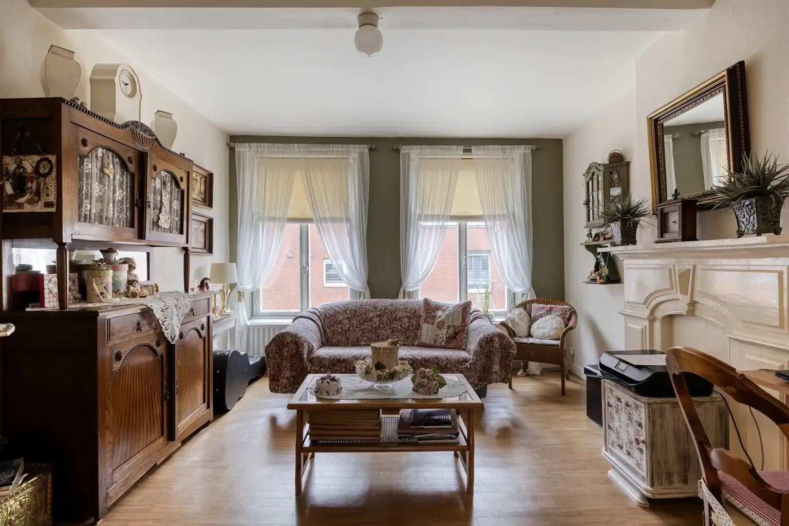 Prachtige karaktervolle stadswoning voorzien van 6 slaapkamers, ruime buitenkoer en vrijstaande garage in het centrum van Maaseik.  foto 22