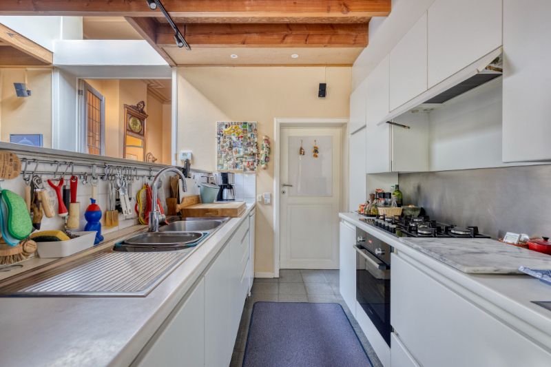KARAKTERVOLLE BURGERWONING MET TUIN IN EEN RUSTIGE BUURT foto 13