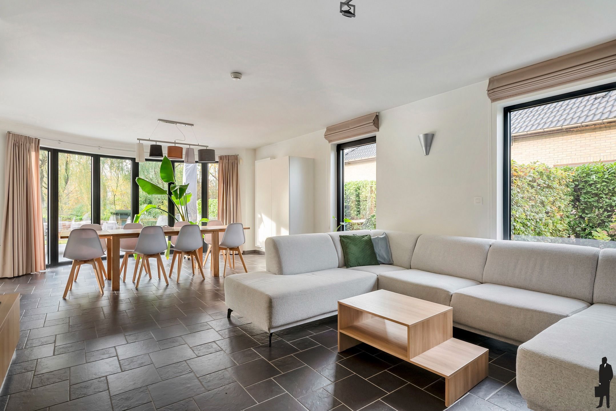 Rustig gelegen en energiezuinige woning met 4 slks op 1.280 m² foto 7