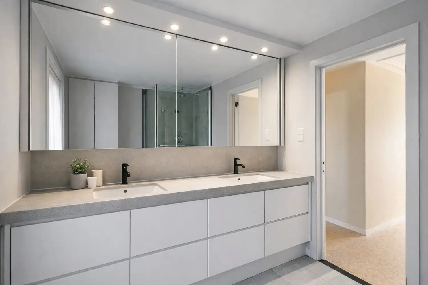 Ruime gezinswoning op een mooi perceel in de Witte Wijk foto 21