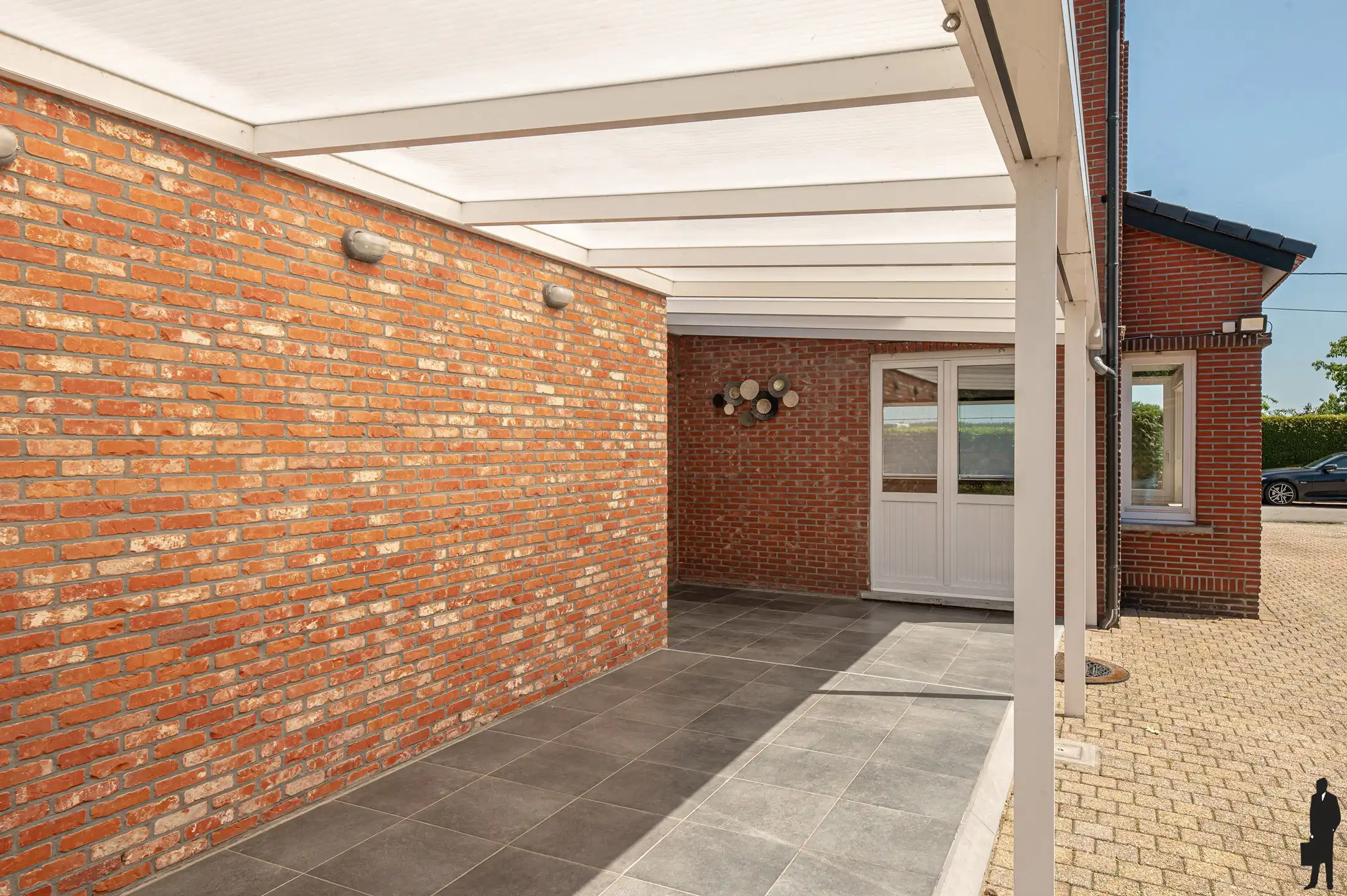Rustig gelegen ruime gezinswoning met maar liefst 7 slaapkamers, meerdere garages en tal van praktische troeven. foto 26