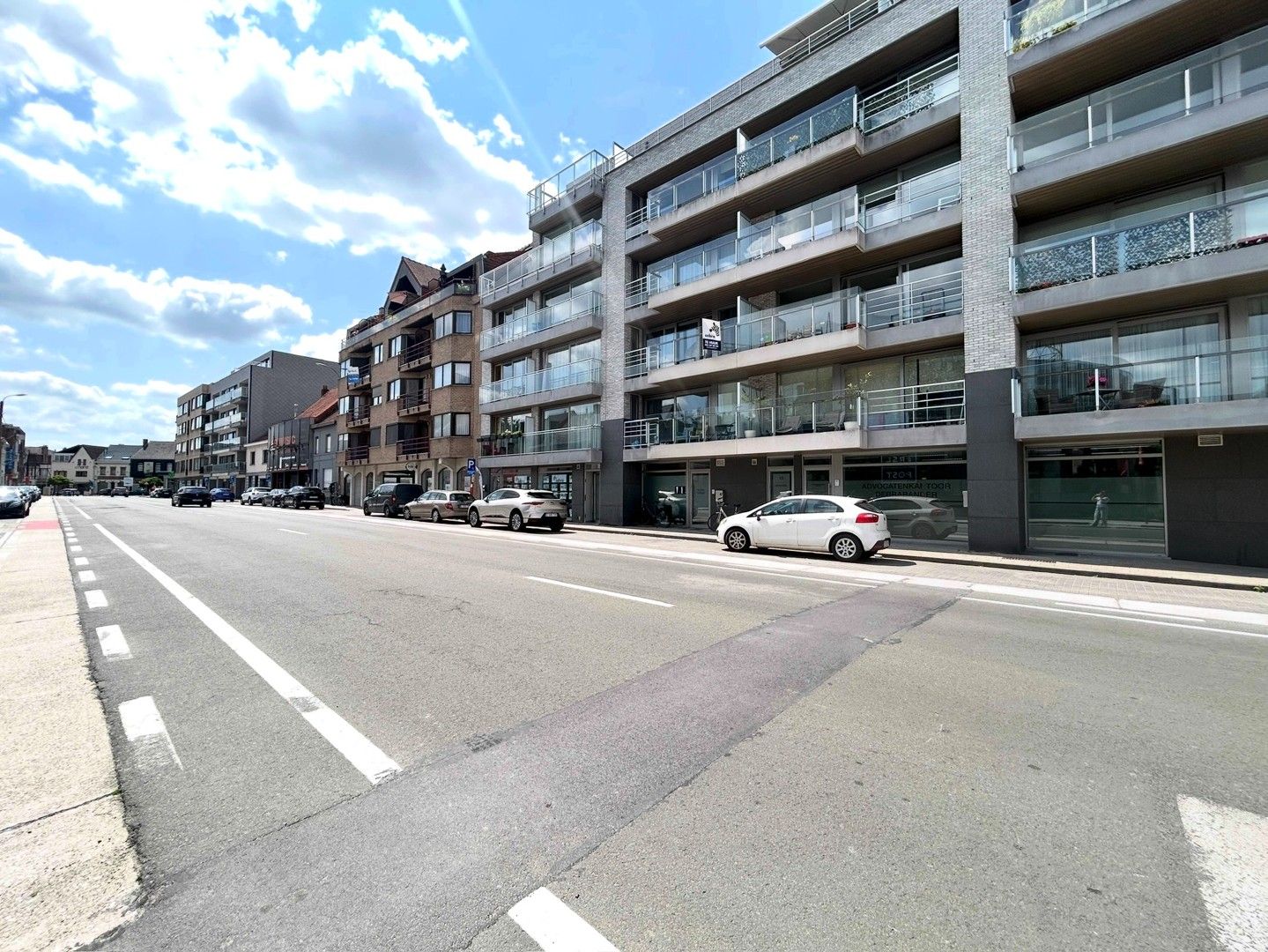 Instapklaar twee-slaapkamerappartement met 2 terrassen te centrum Roeselare! foto 13