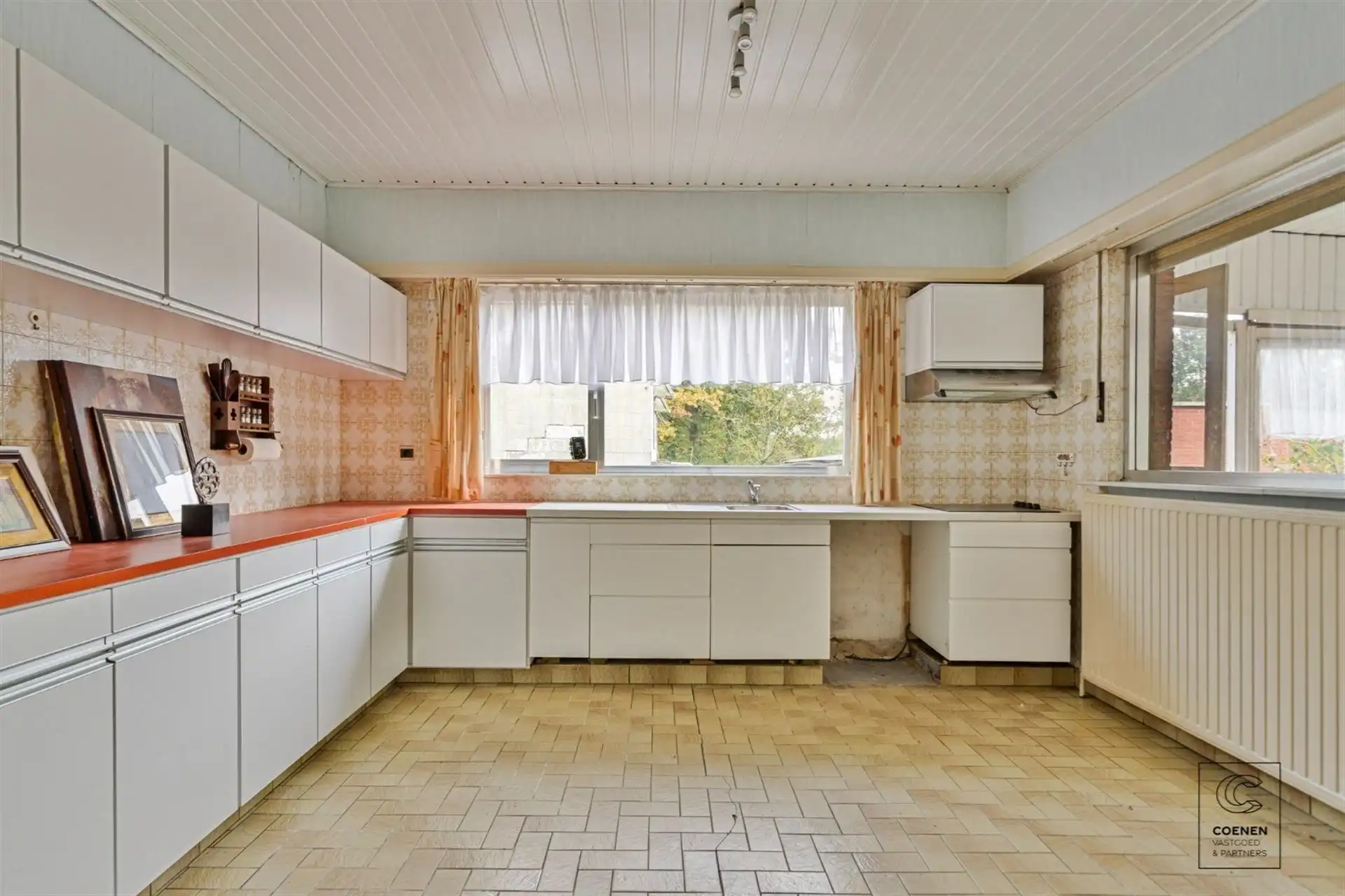 Te renoveren woning met 4 à 5 slpk' s, 236 m² bew. opp. op perceel van 3.990 m²! foto 7