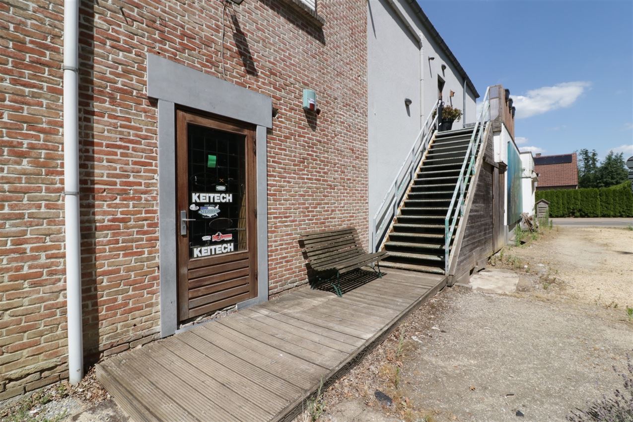 handelszaak met magazijn op zeer zichtbare locatie foto 3