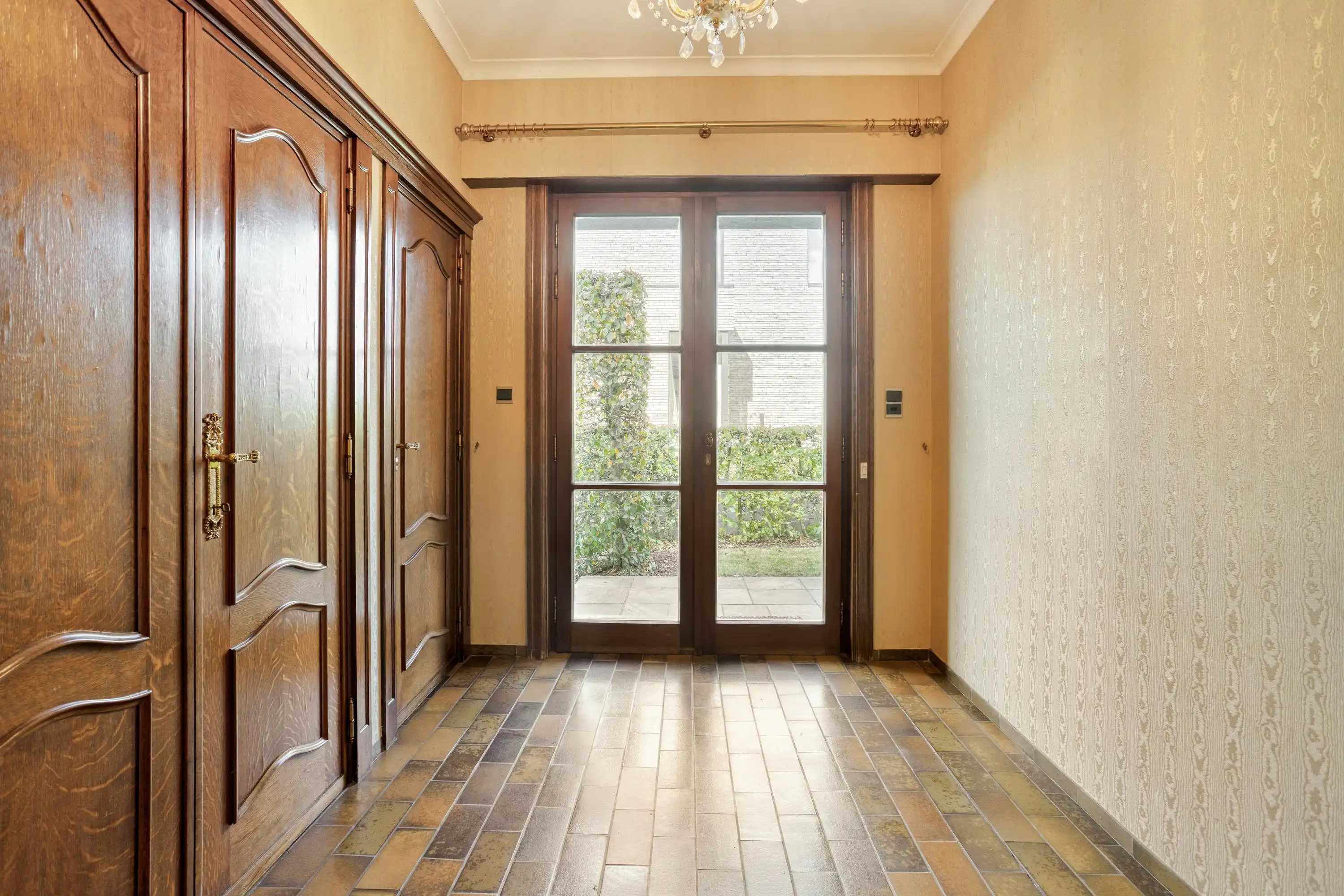 Ruime statige woning met mogelijkheden te koop in Deerlijk foto 9