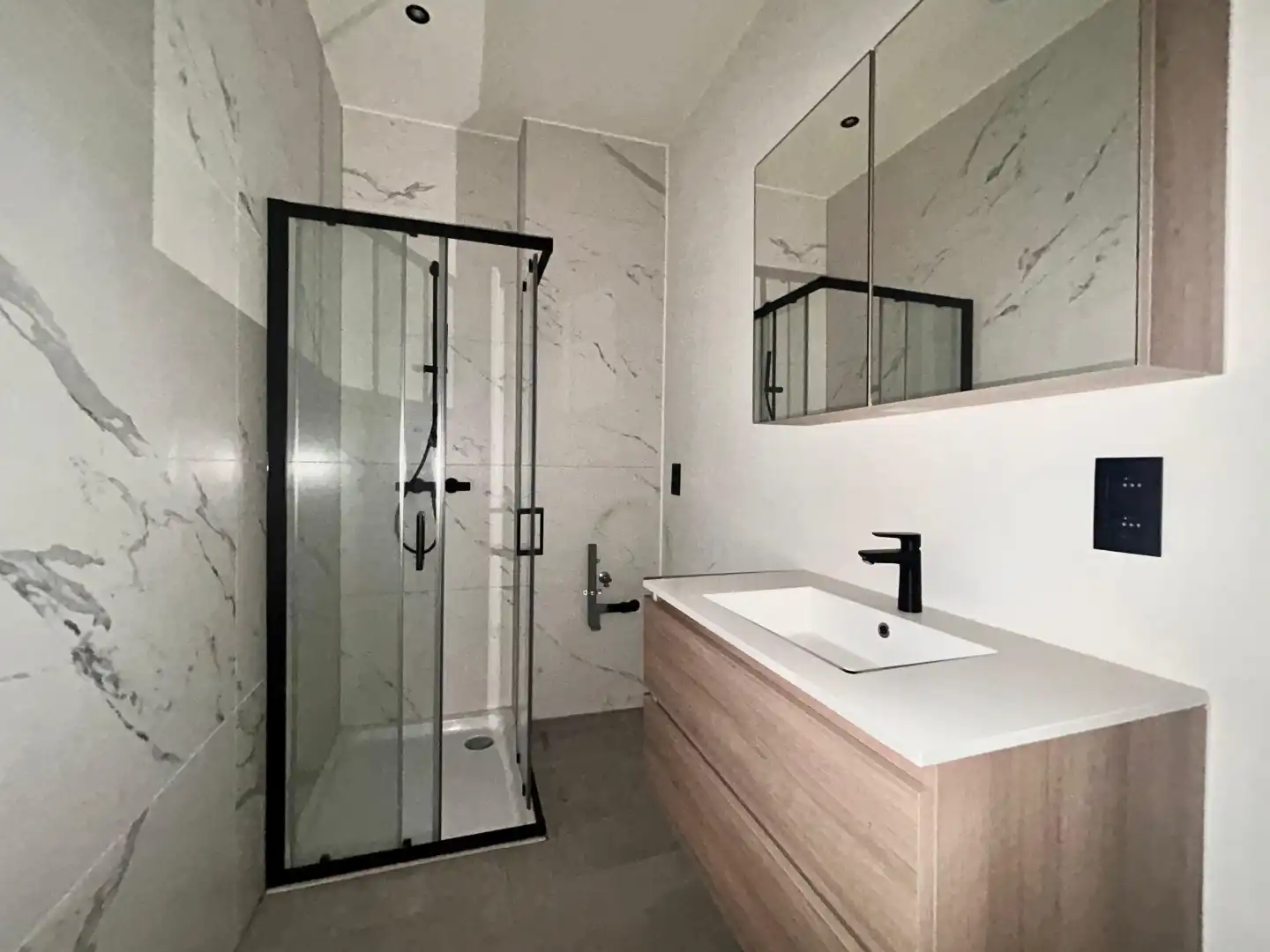 Gezellig gelijkvloers 2-slpk app met tuin. foto 9