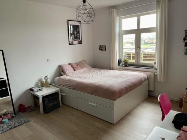 Twee slaapkamer appartement + carport foto 3