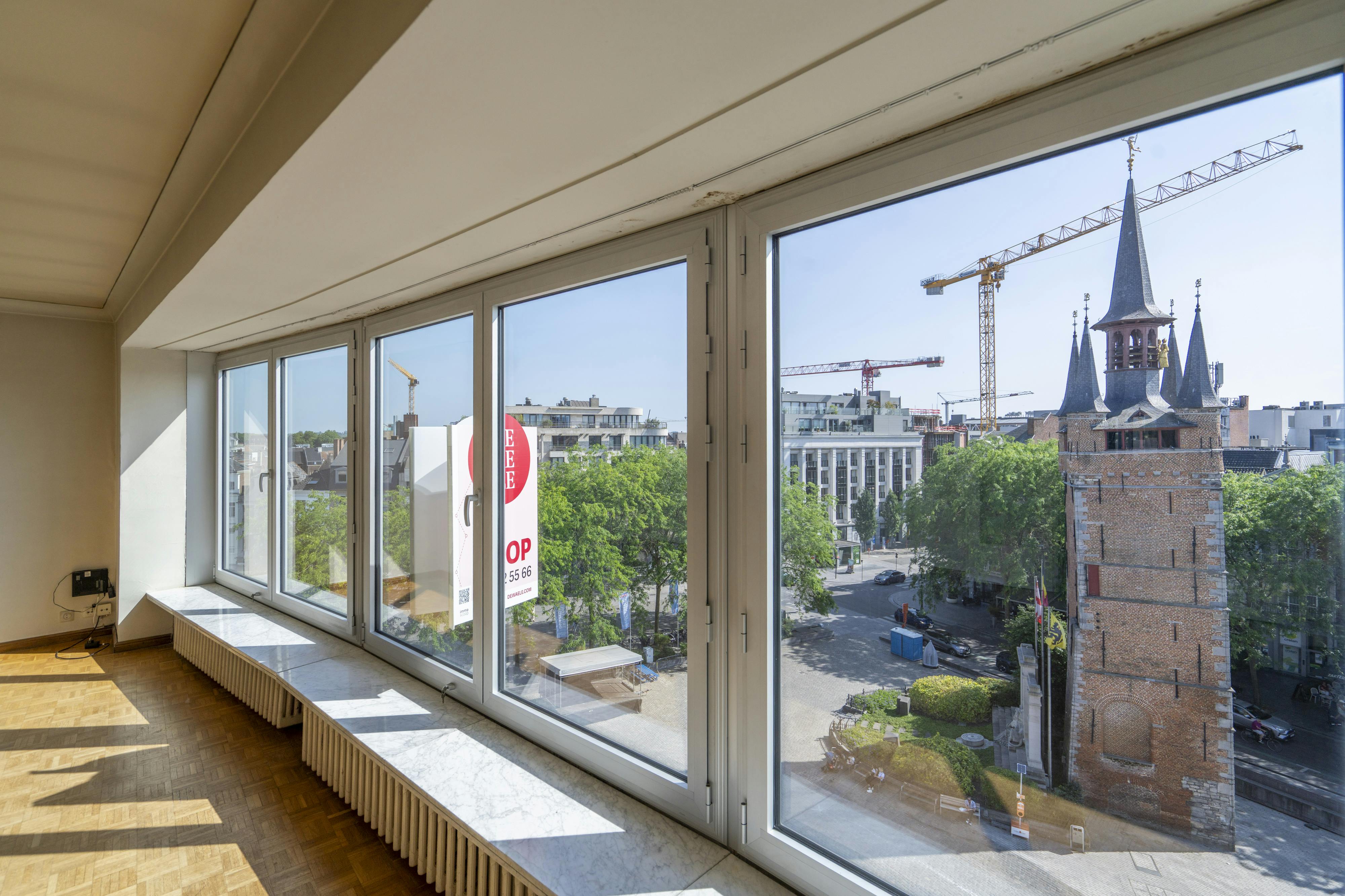 Ruim Appartement met zicht op de Grote Markt van Kortrijk foto 22