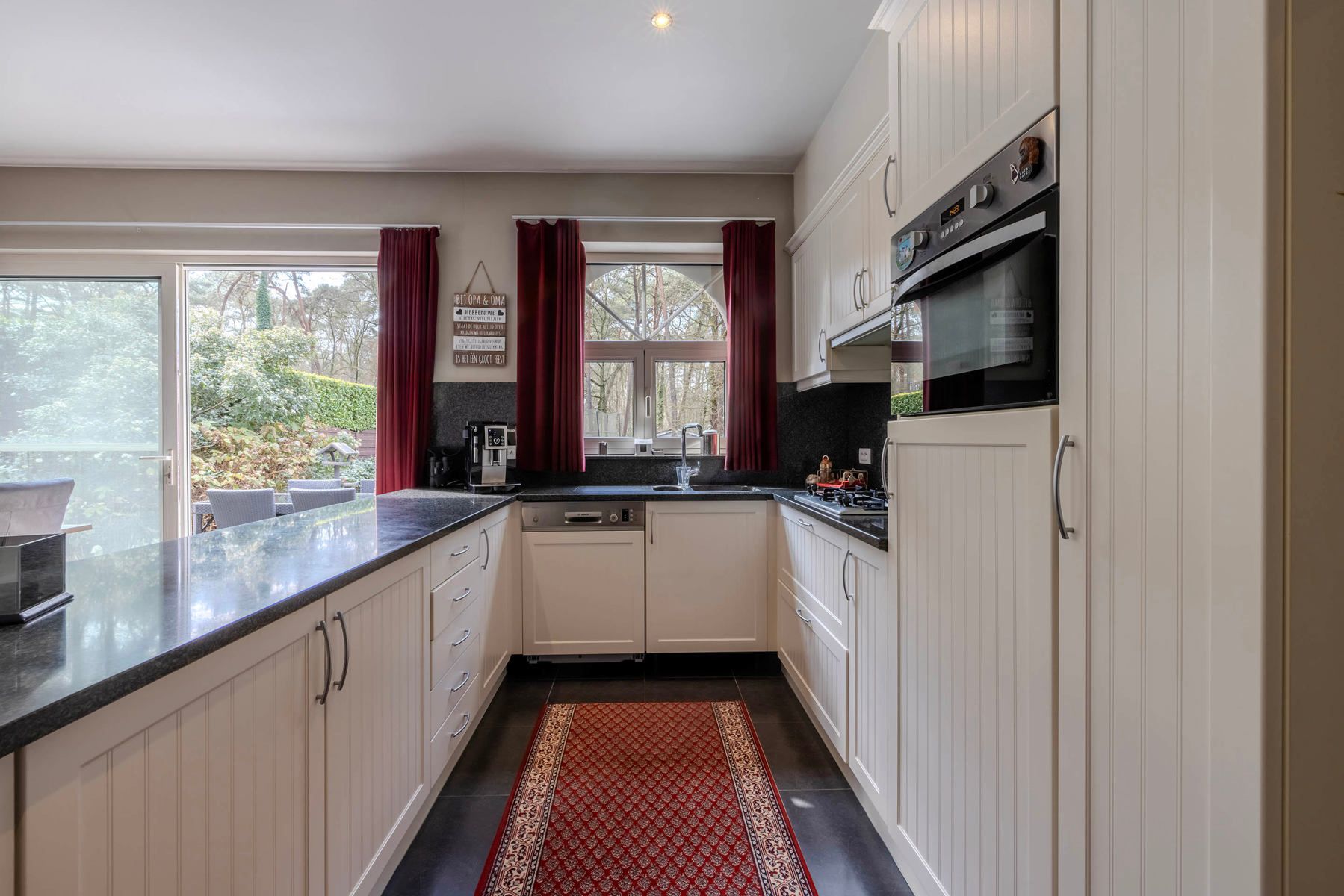 Villa met 4 slpk, bureau en dubbele garage op 1.726m2 foto 12
