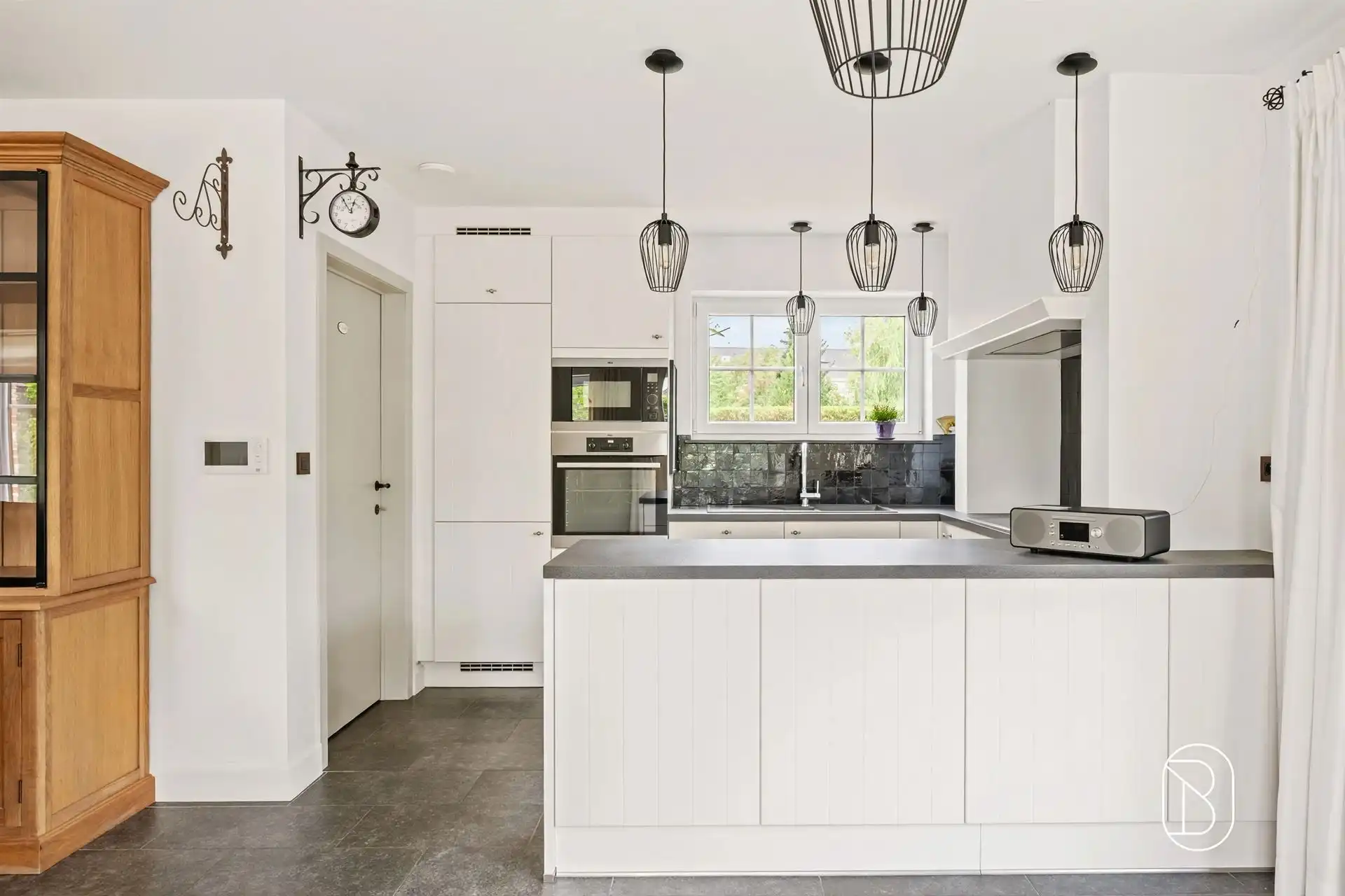 Stijlvolle pastoriewoning op rustige locatie foto 10
