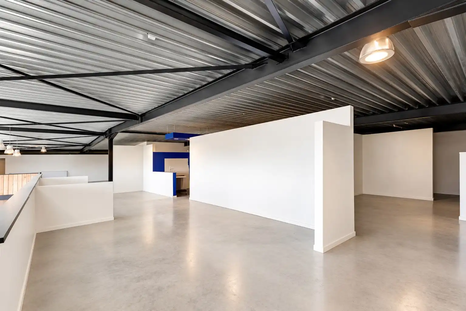 Polyvalent bedrijfsgebouw op strategische locatie te koop foto 9