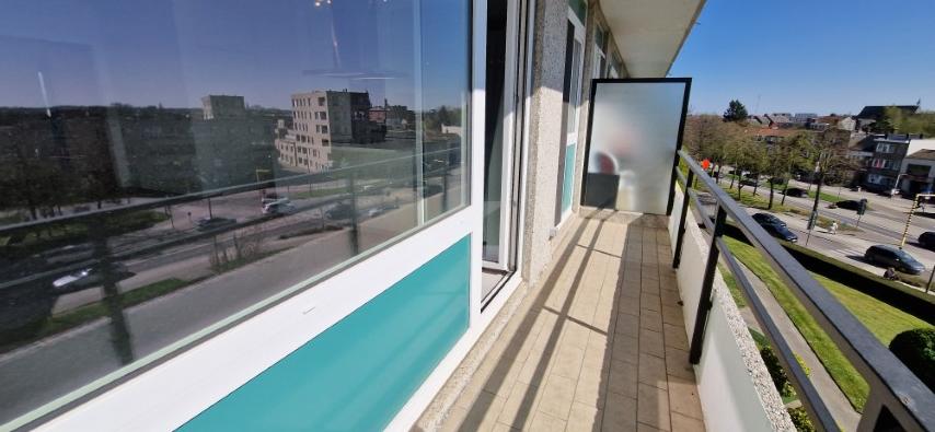 Volledig vernieuwd APPARTEMENT op de 4de verdieping met 2 slaapkamers, ondergrondse kelder en garage in het hoofdgebouw foto 19