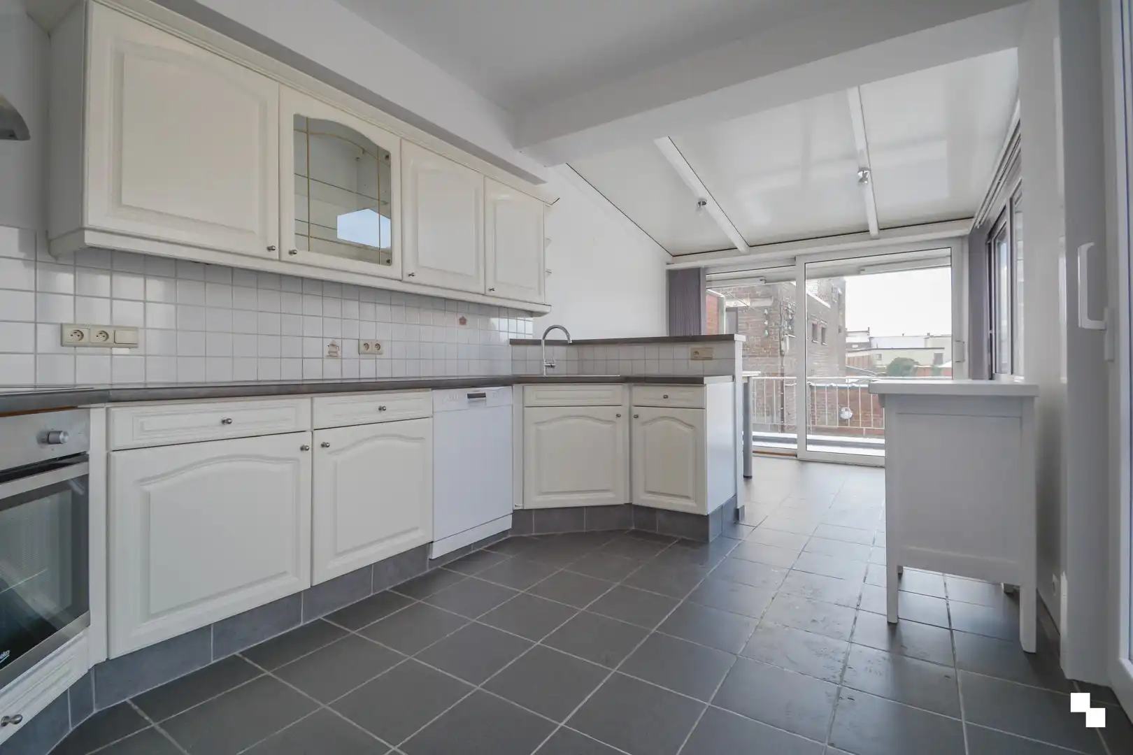 Ruime bel-etagewoning in hartje Izegem foto 8