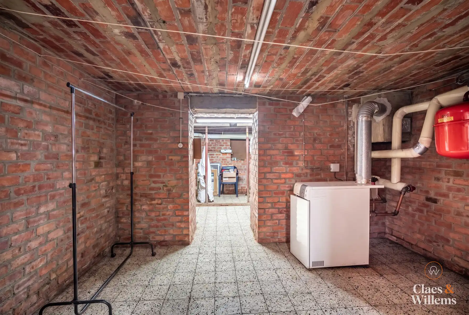 Ruime bel-etagewoning nabij centrum Halle foto 22