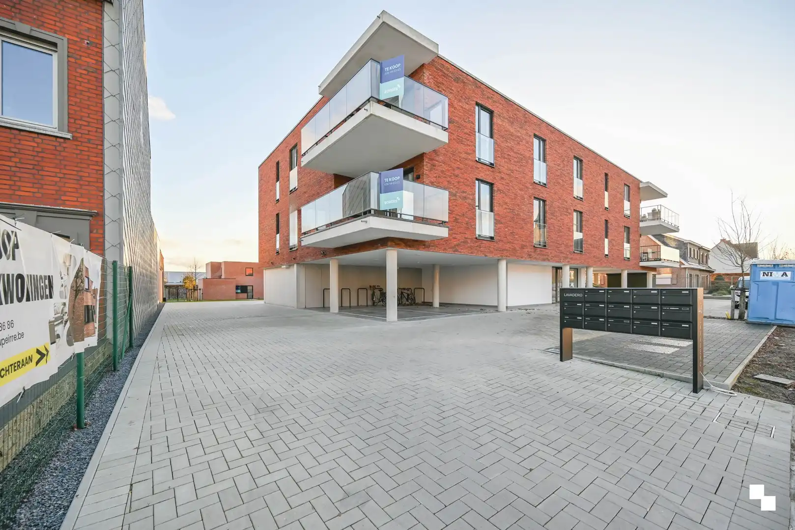 hoekappartement met aangenaam terras foto 16