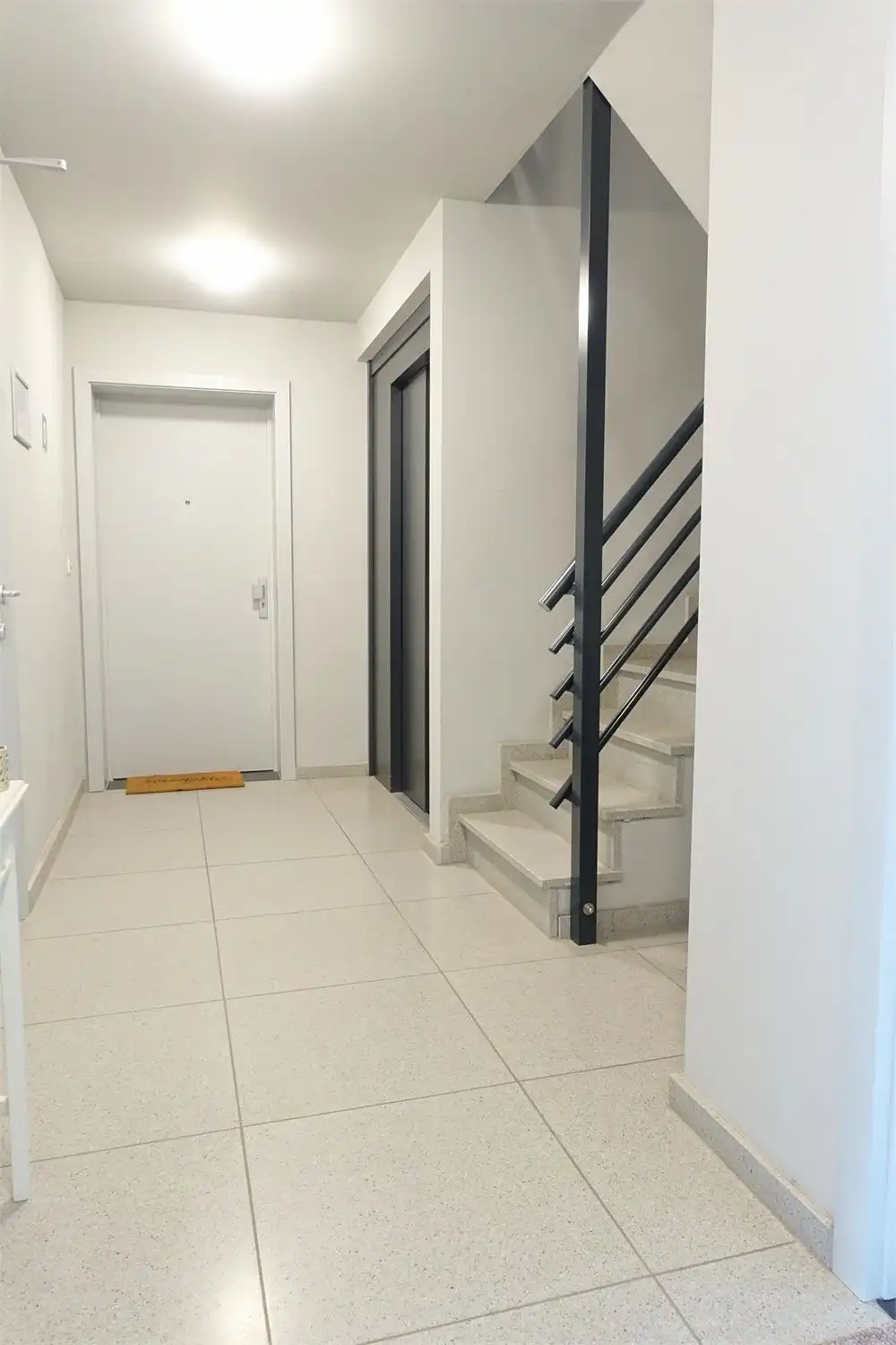 Centraal gelegen appartement met zicht op de vaart ,2 slaapkamers, terras en afgesloten staanplaats. foto 11