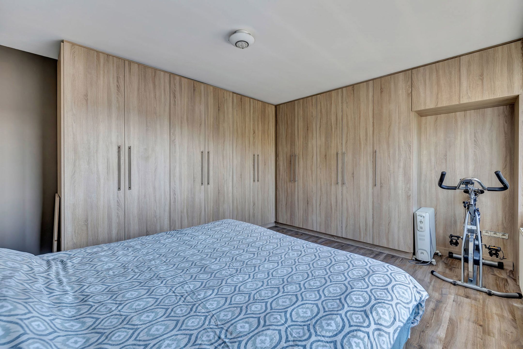 Instapklare woning met ruime garage en tuin foto 14