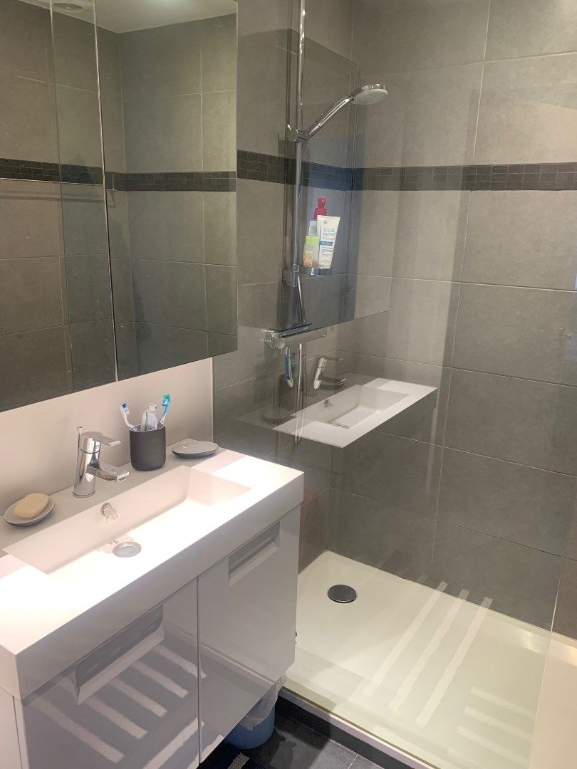Gemeubeld appartement met twee slaapkamers én garagebox - frontaal zeezicht foto 8