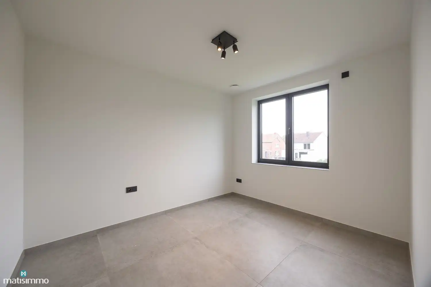 HOOGWAARDIG AFGEWERKTE NIEUWBOUWWONING MET DRIE SLAAPKAMERS EN TUIN (INCLUSIEF TUINONDERHOUD) TE RIEMST foto 17