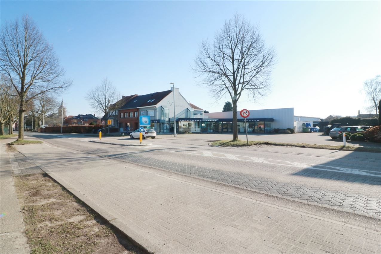 Uitstekend gelegen handelszaak met magazijn en parkeergelegenheden foto 61