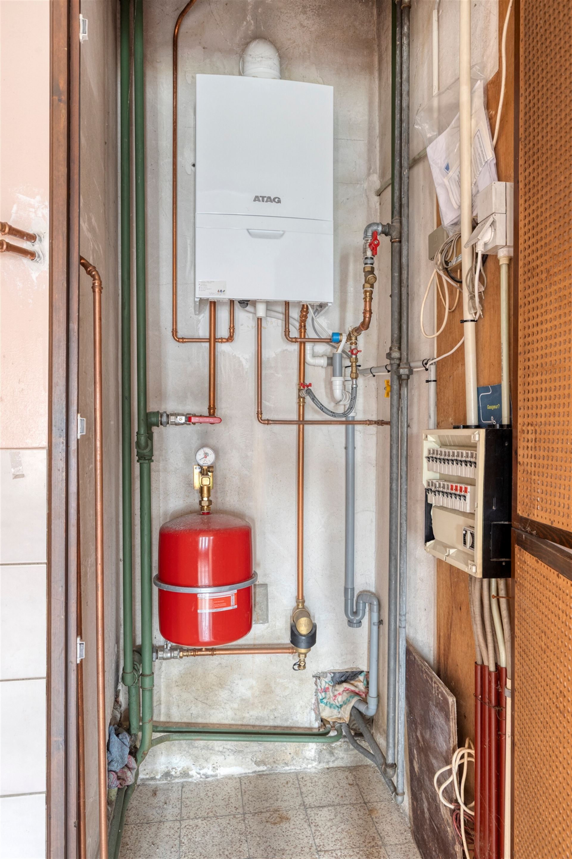 Stevige woning, met atelier en grote tuin. foto 11