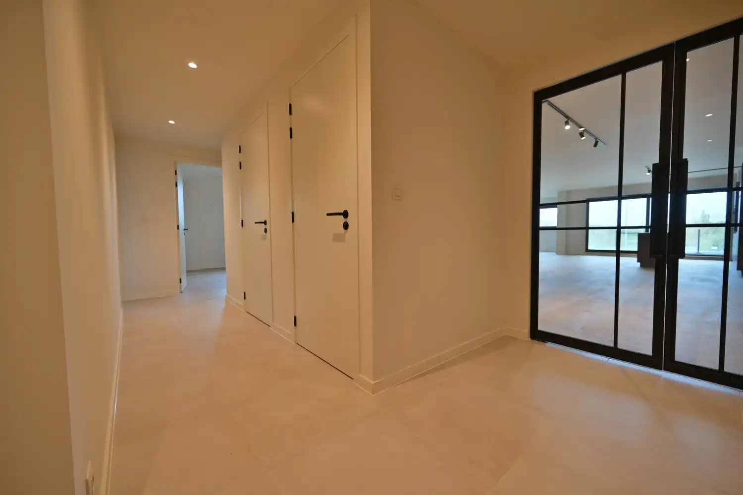 Compleet gerenoveerd appartement van 206 m² met 3 slaapkamers en 2 badkamers, gelegen aan de stadsrand van Hasselt foto 7