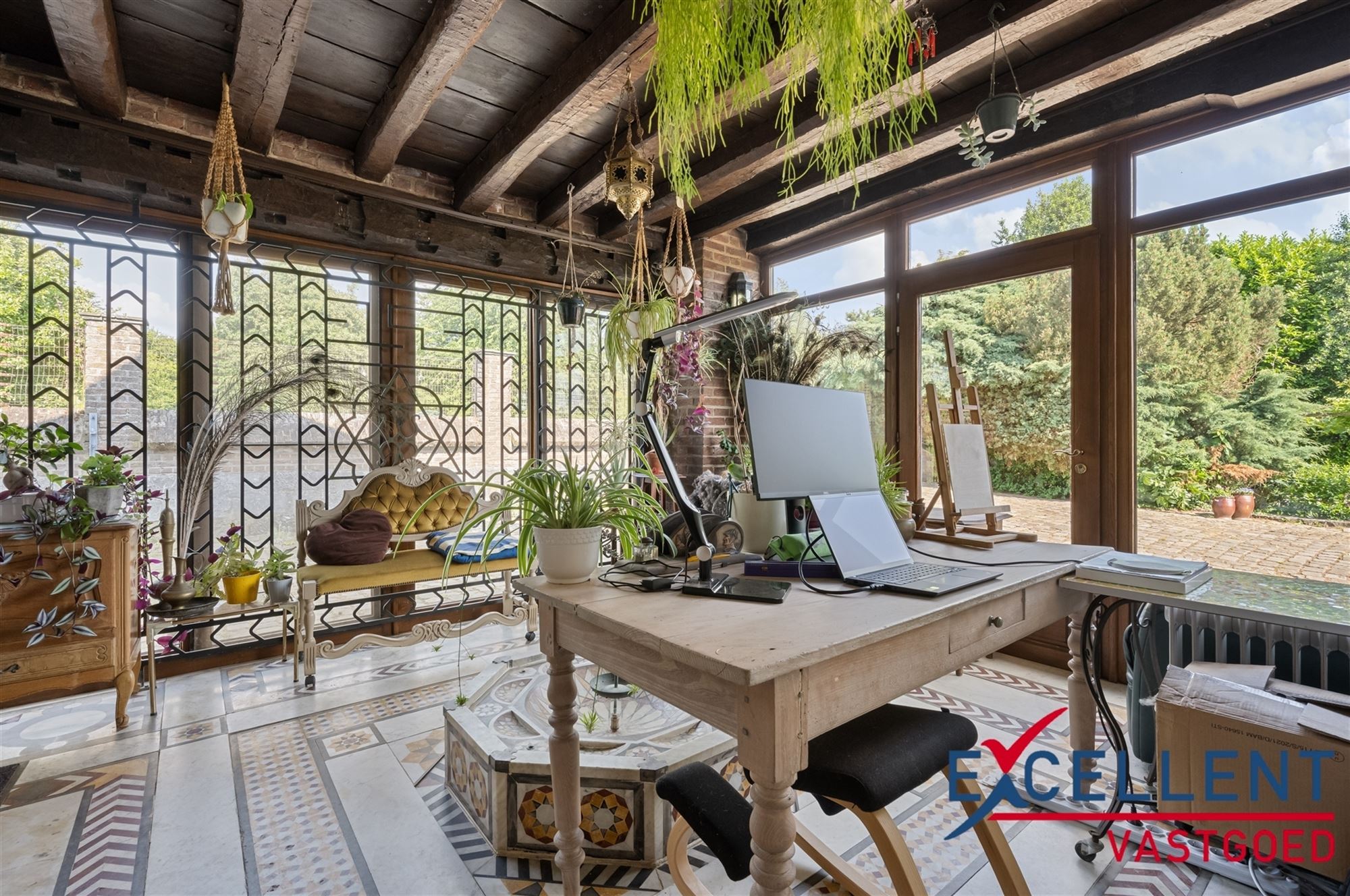 Karaktervolle villa met weides en stallen te koop foto 16