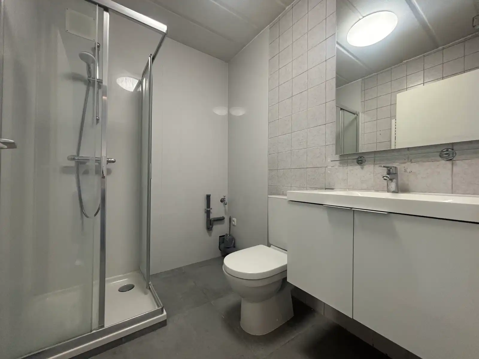 Bemeubelde studio te huur foto 4