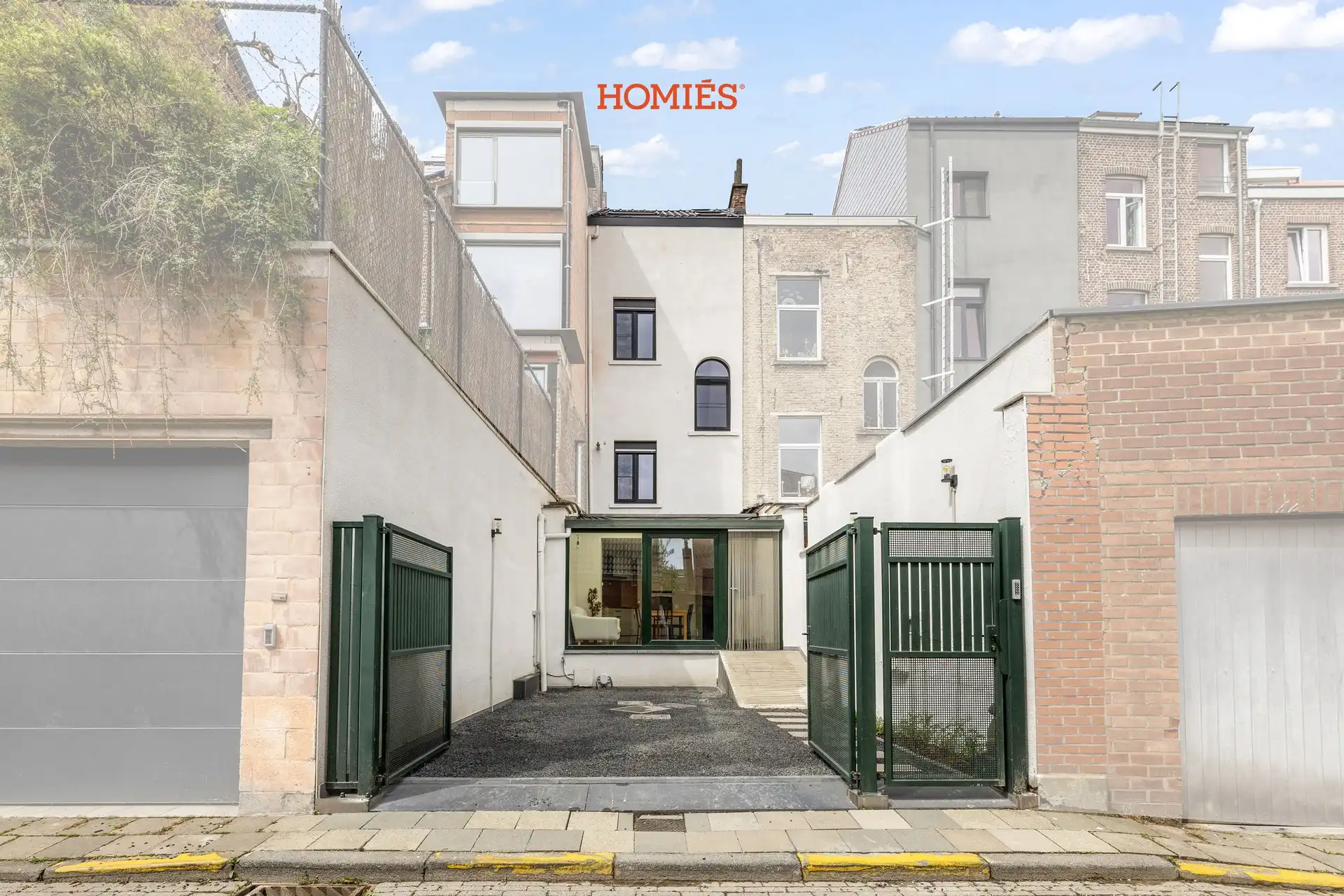 Gerenoveerde centrumwoning met 5 slaapkamers en staanplaats! foto {{pictureIndex}}
