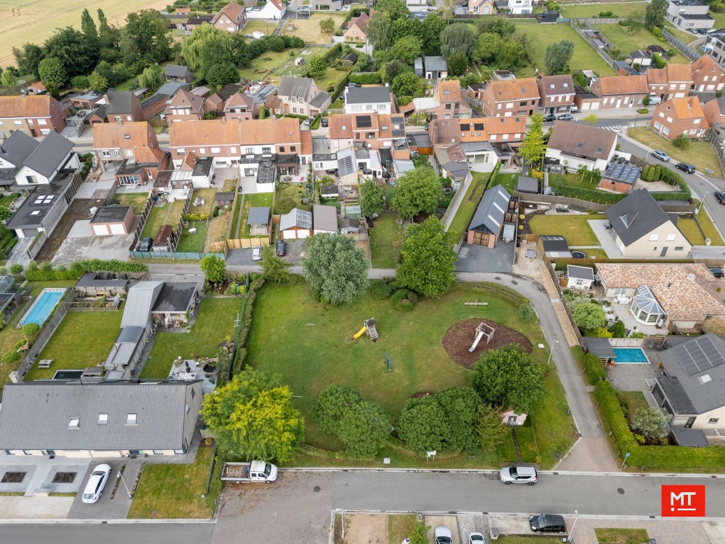 Volledig gerenoveerde woning met 3 slaapkamers, tuin en uitweg foto 24