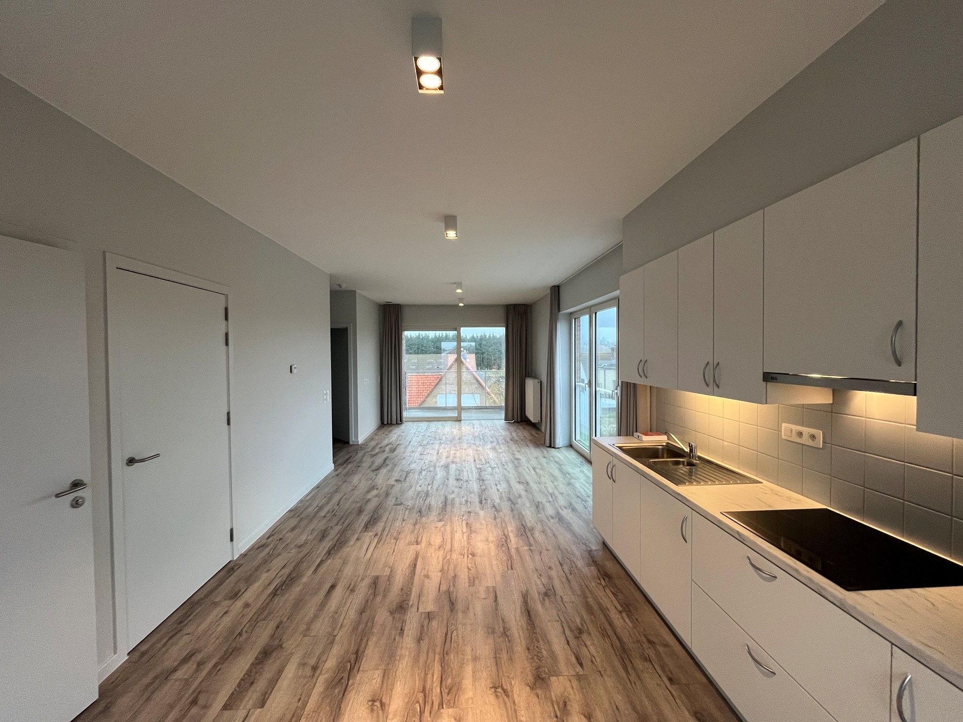 Ruime serviceflat met 2 slaapkamers te koop foto 3