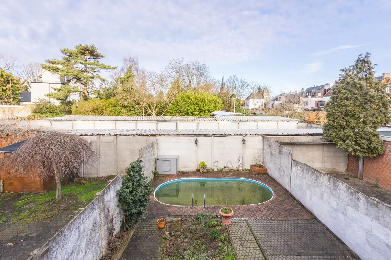 Hoofdfoto van de publicatie: Ruime te renoveren woning met top potentieel en zwembad