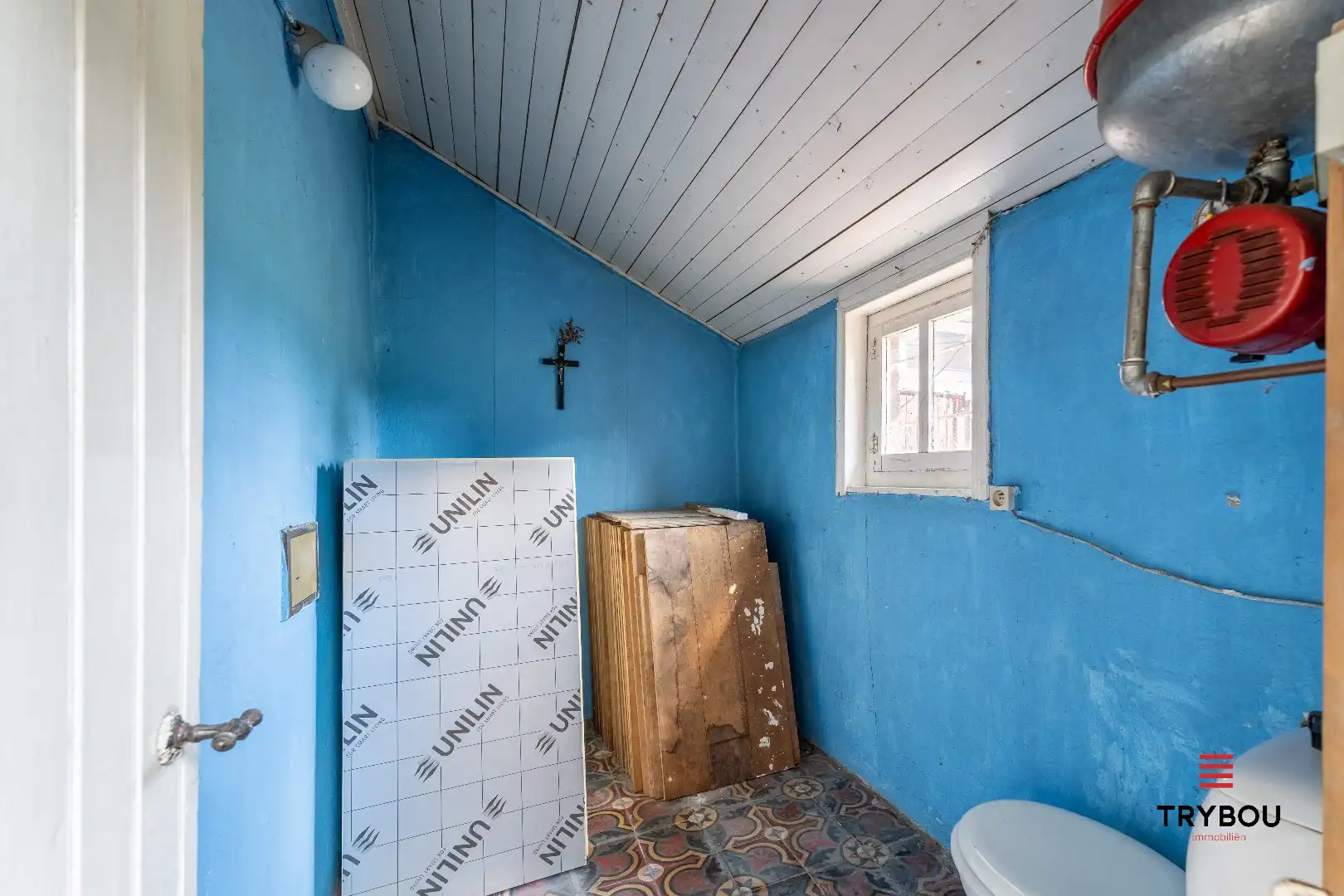 Te renoveren alleenstaande woning op een ruim perceel met tal van mogelijkheden!  foto 8